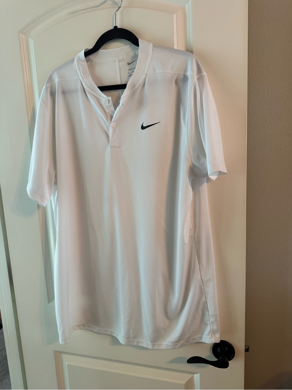 Nike Men’s White Short-Sleeve Collarless Golf Shirt